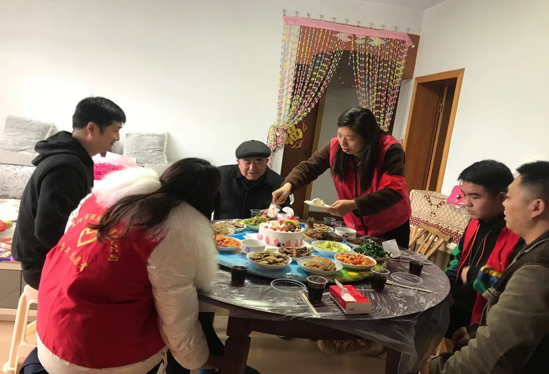 3.扶困入家庭.jpg 3.扶困入家庭.jpg