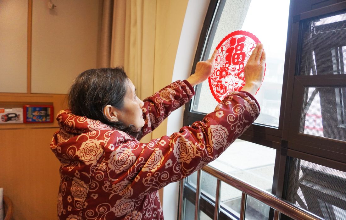 恒泰悦居社区长者照护中心开展“辞旧迎新·悦展新颜”主题活动 照片3.jpg 恒泰悦居社区长者照护中心开展“辞旧迎新·悦展新颜”主题活动 照片3.jpg