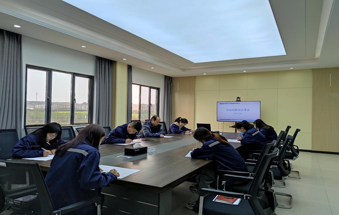 图片2：培训现场.jpg