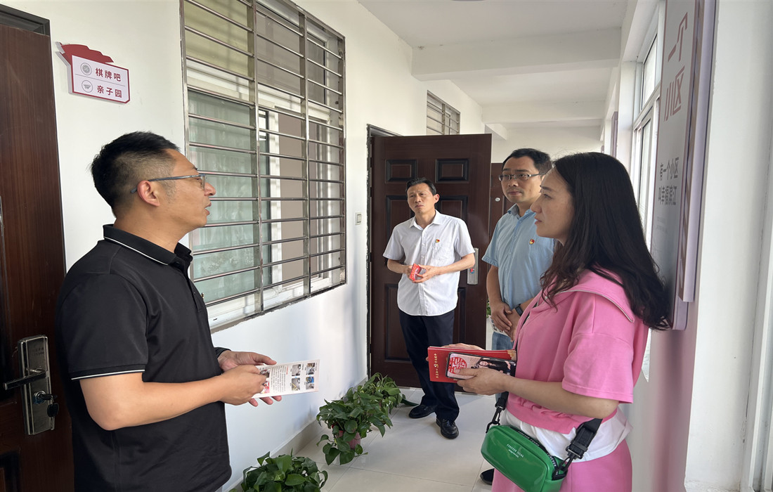 6.24社区红色驿站调研2.jpg 6.24社区红色驿站调研2.jpg