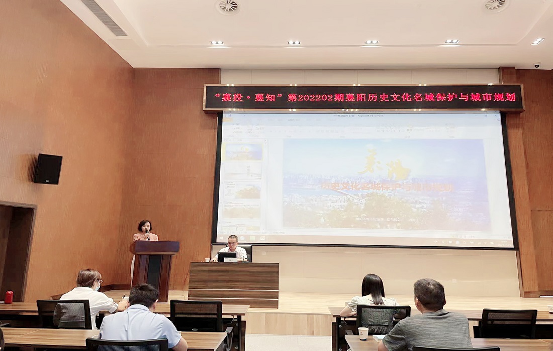 宣讲照片.jpg 宣讲照片.jpg