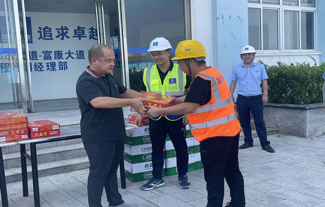 基层送清凉  现场解民忧 (2).jpg