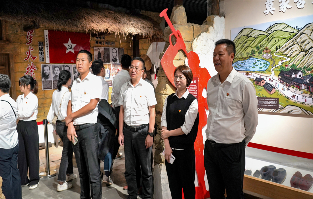 参观环节.jpg 参观环节.jpg