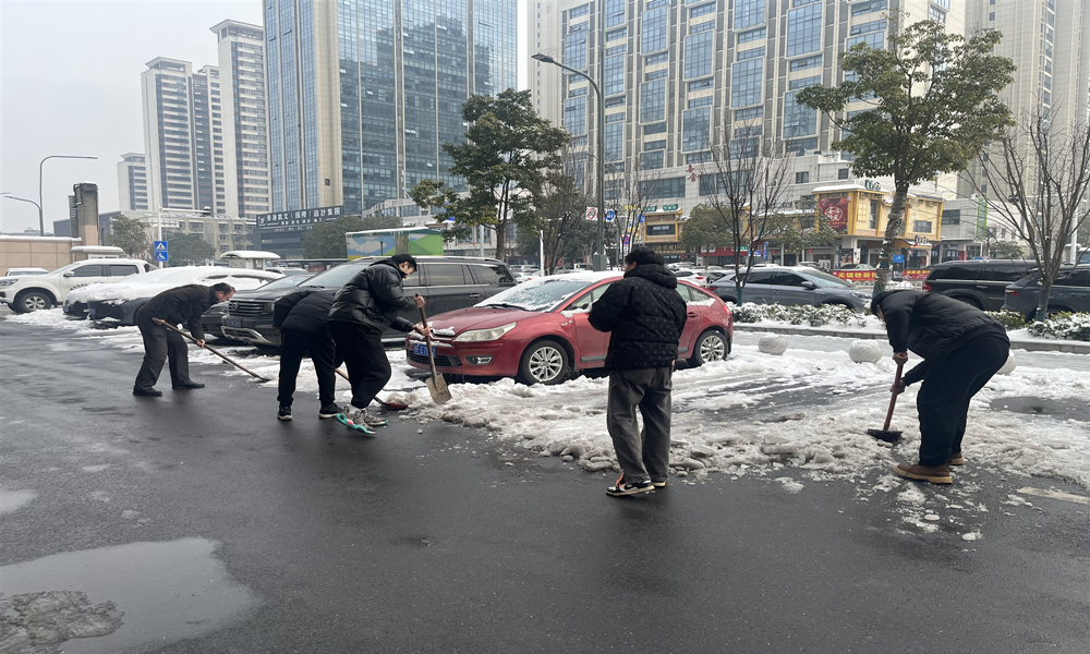 交规院铲雪2_副本.jpg 交规院铲雪2_副本.jpg