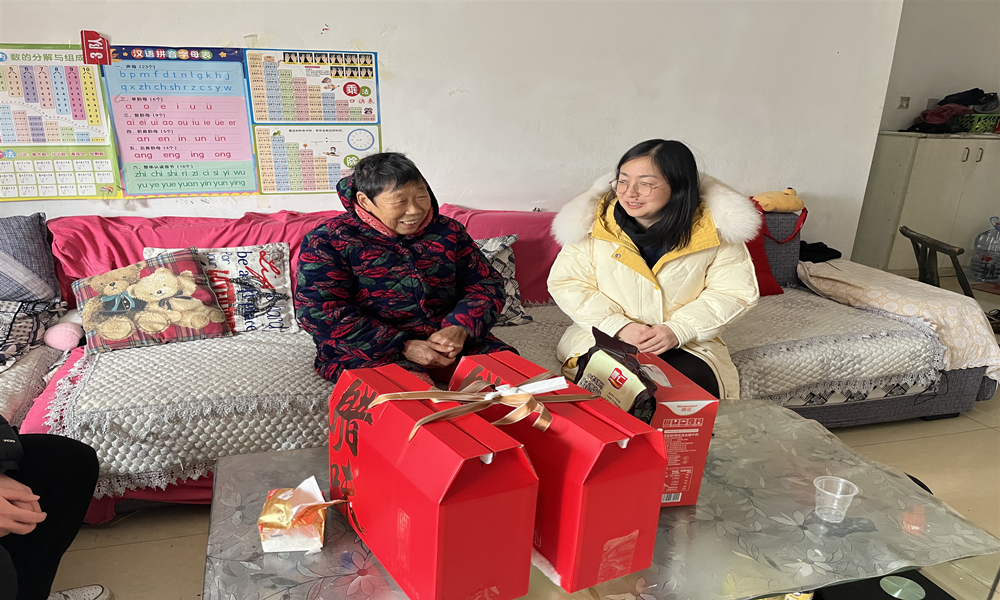 2月4日襄投置业慰问困难群众 (2).jpg