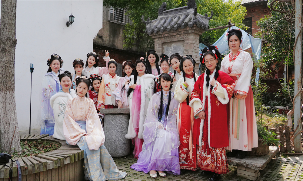 图片1.生态投三八节活动.jpg 图片1.生态投三八节活动.jpg