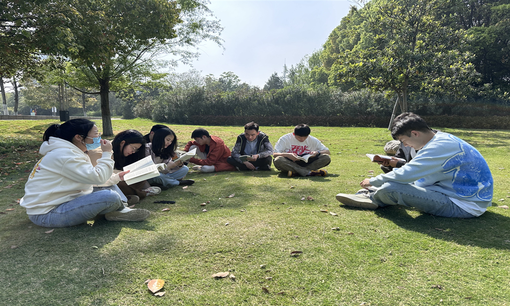 读书会照片2.jpg 读书会照片2.jpg