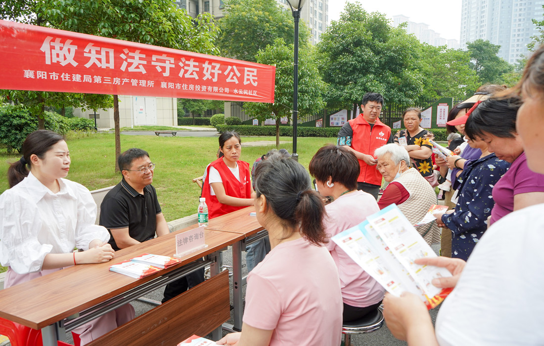 附件1.5月21日在水岸新城公租房小区为小区居民解答法律问题_副本.jpg