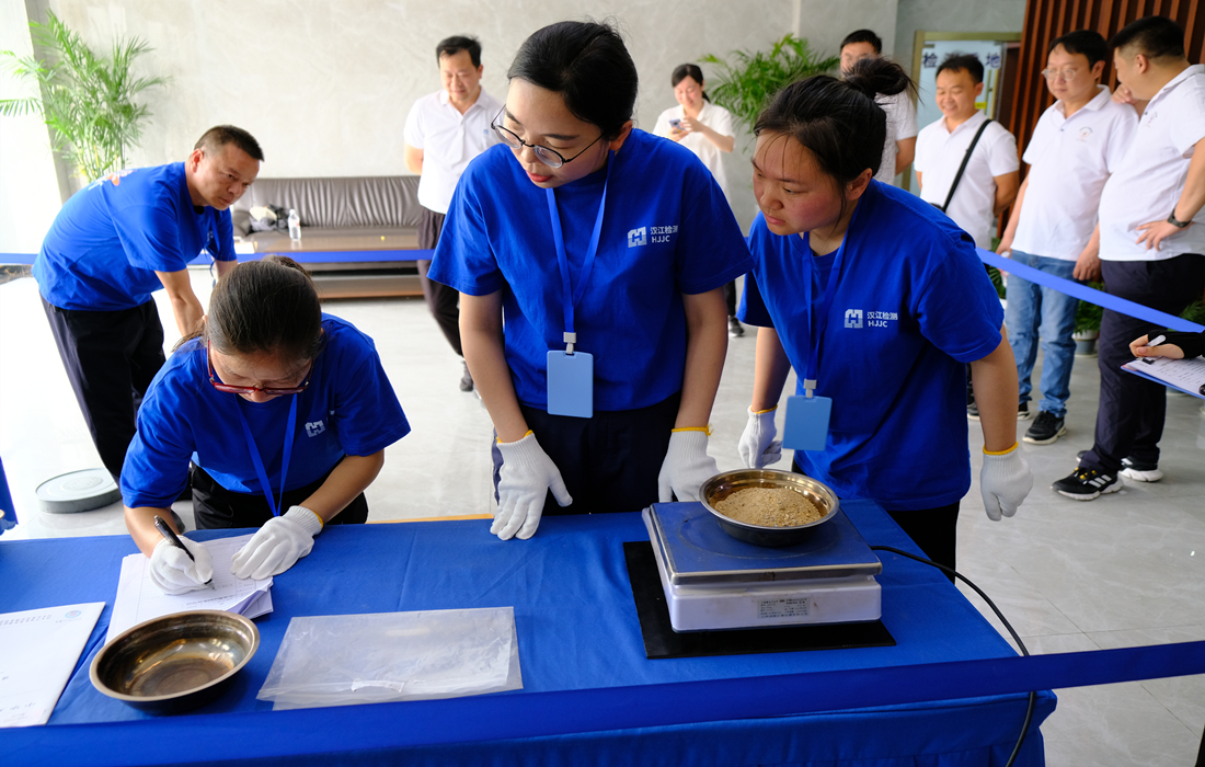 图片5：细集料筛分试验.JPG