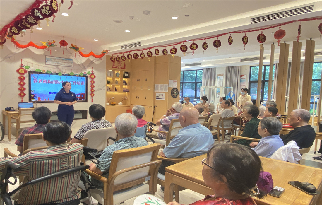 以练筑防 守护老有所安——恒泰健康养老机构开展消防演练活动(2).jpg 以练筑防 守护老有所安——恒泰健康养老机构开展消防演练活动(2).jpg