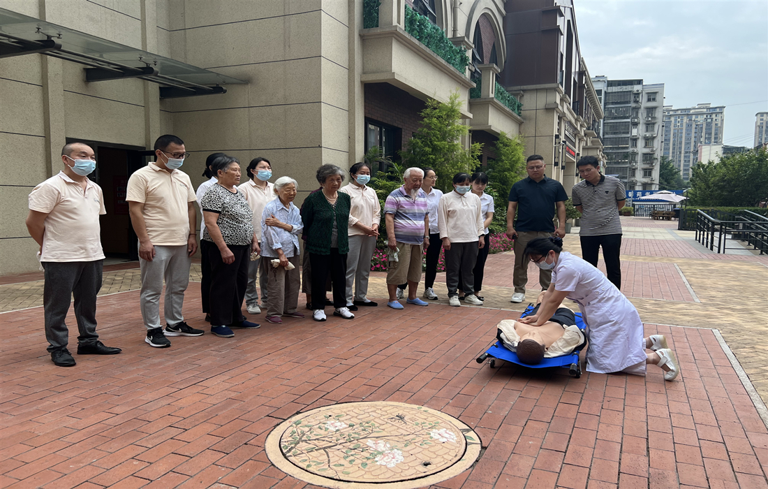 以练筑防 守护老有所安——恒泰健康养老机构开展消防演练活动(5).jpg 以练筑防 守护老有所安——恒泰健康养老机构开展消防演练活动(5).jpg