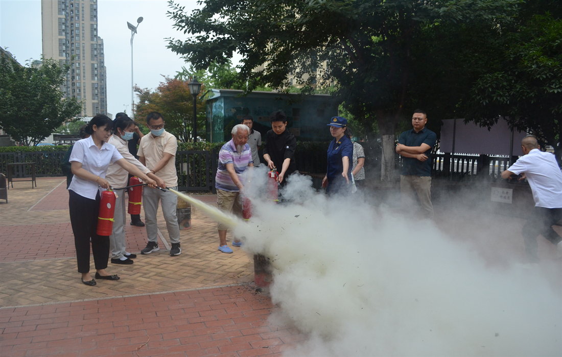 以练筑防 守护老有所安——恒泰健康养老机构开展消防演练活动(3).jpg 以练筑防 守护老有所安——恒泰健康养老机构开展消防演练活动(3).jpg