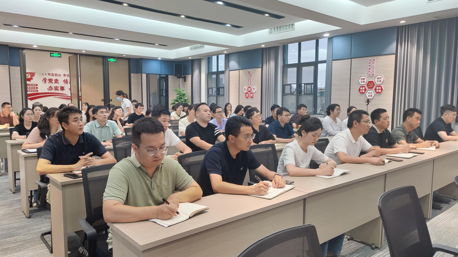 照片5.jpg 照片5.jpg