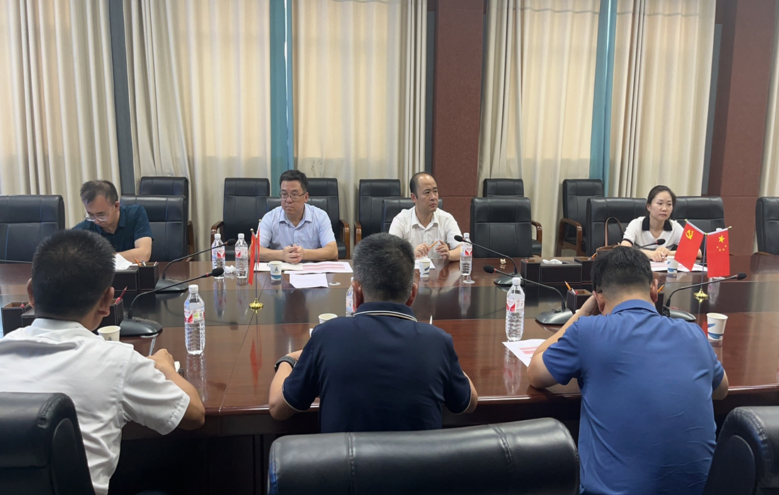 座谈会.jpg