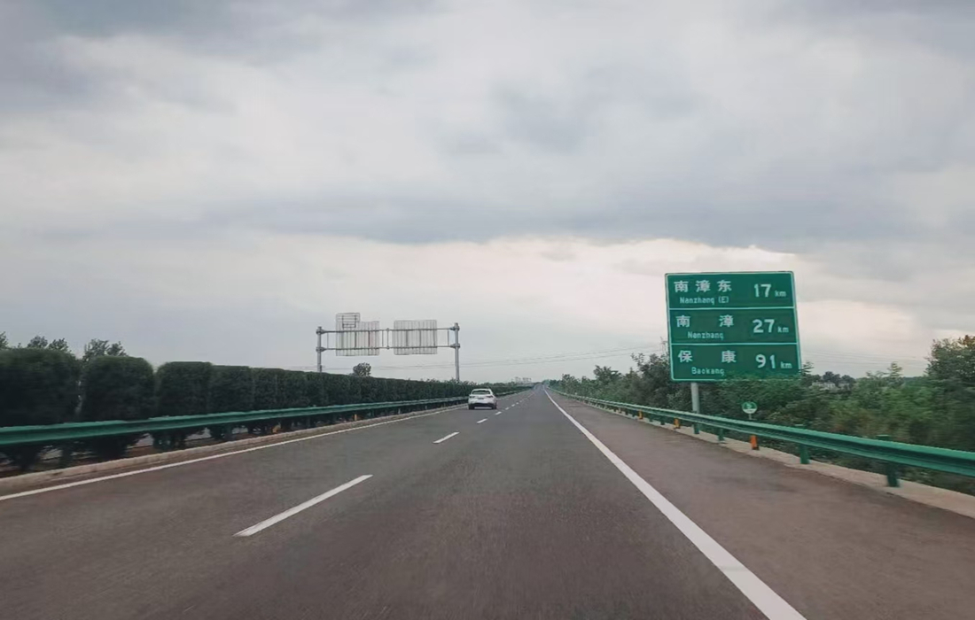 拟养护的高速公路1.jpg