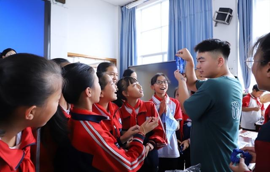 艺术与传媒学院.jpg