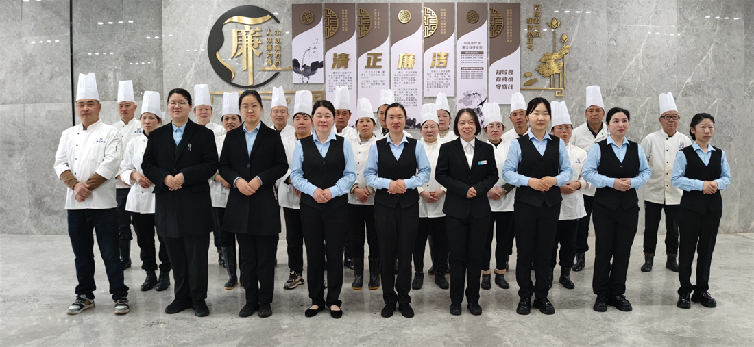 附件2：襄投物业留置中心团队合照.jpg