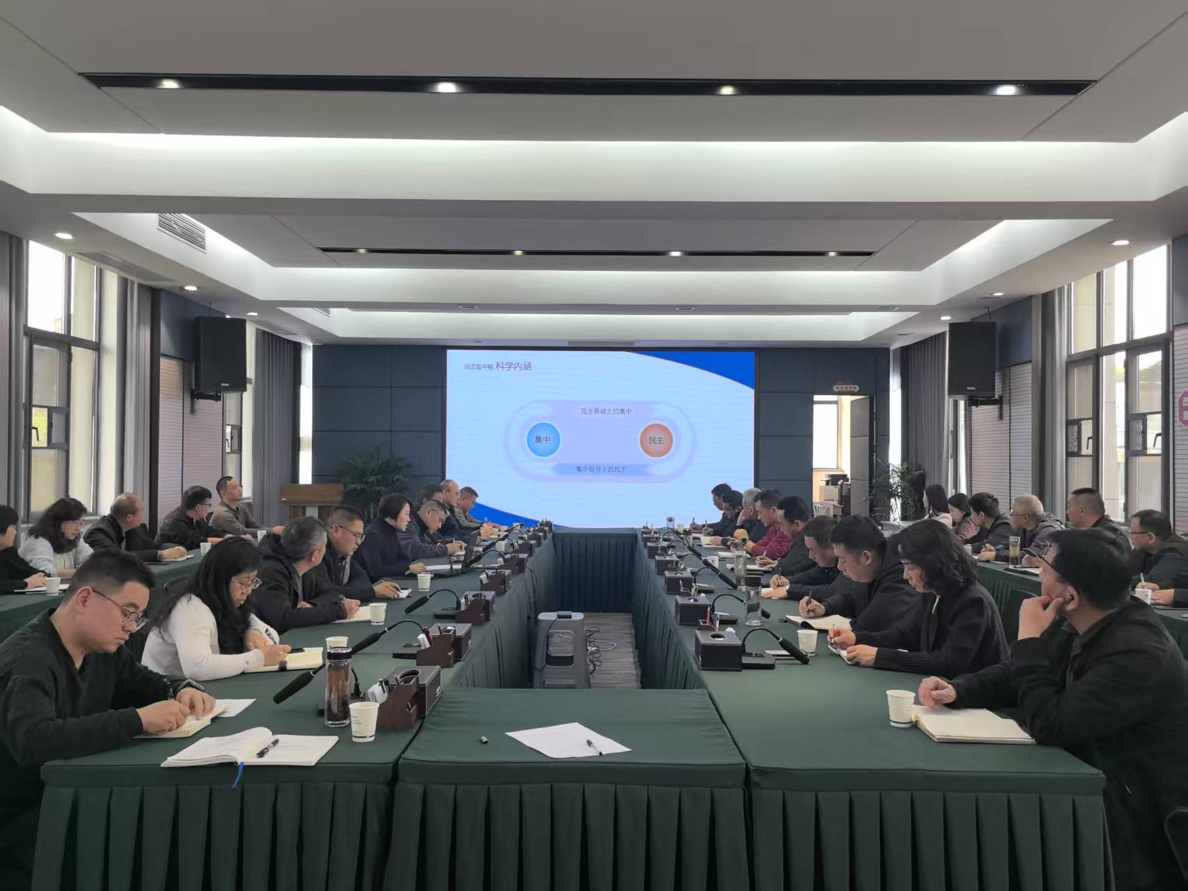 图为汉江城建纪委组织召开节前警示教育专题会.jpg 图为汉江城建纪委组织召开节前警示教育专题会.jpg