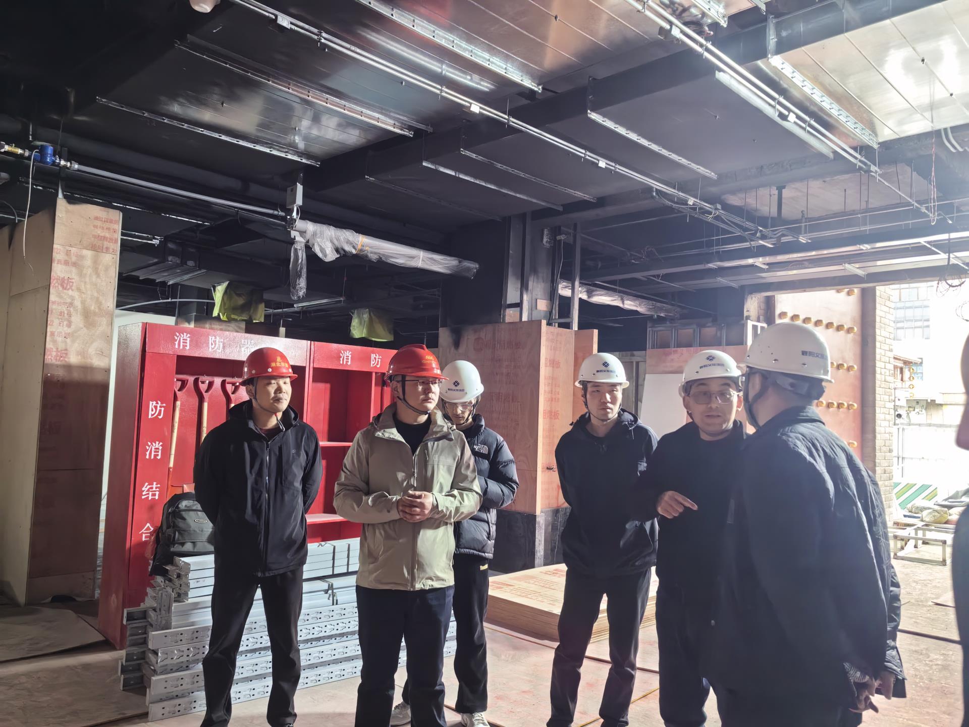 图为文旅集团纪委在昭明台风貌保护修复项目一线开展专项监督.jpg 图为文旅集团纪委在昭明台风貌保护修复项目一线开展专项监督.jpg