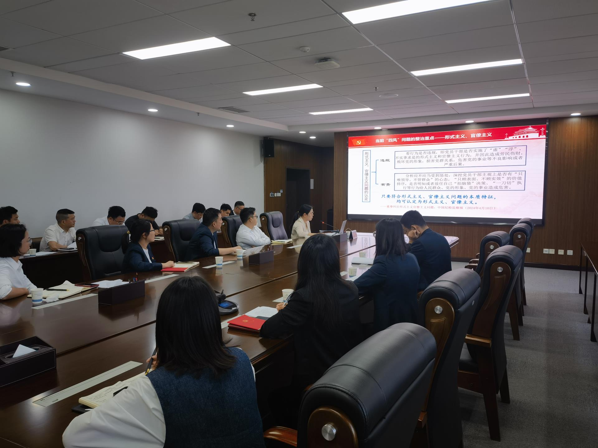 专题学习讲座2.jpg 专题学习讲座2.jpg