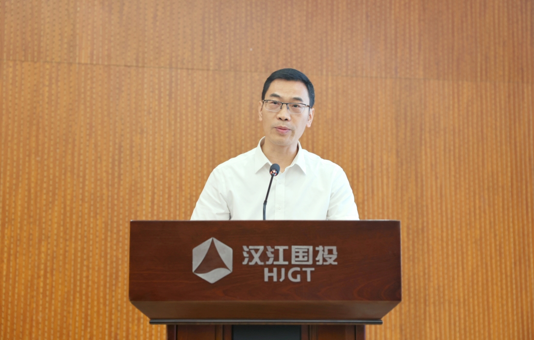 锋总讲话_官网.jpg 锋总讲话_官网.jpg