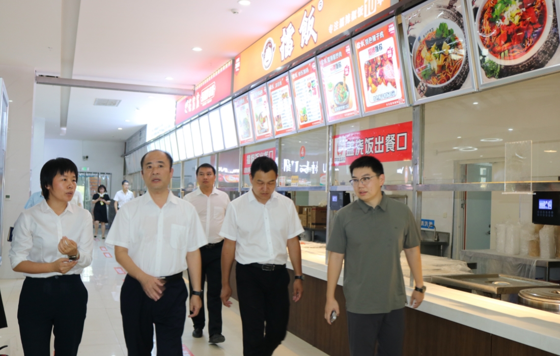 李瑞涛书记带队检查理工学院2_官网.jpg 李瑞涛书记带队检查理工学院2_官网.jpg